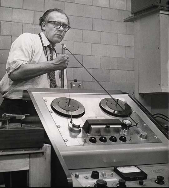 vladimir-ussachevsky-tape-studio